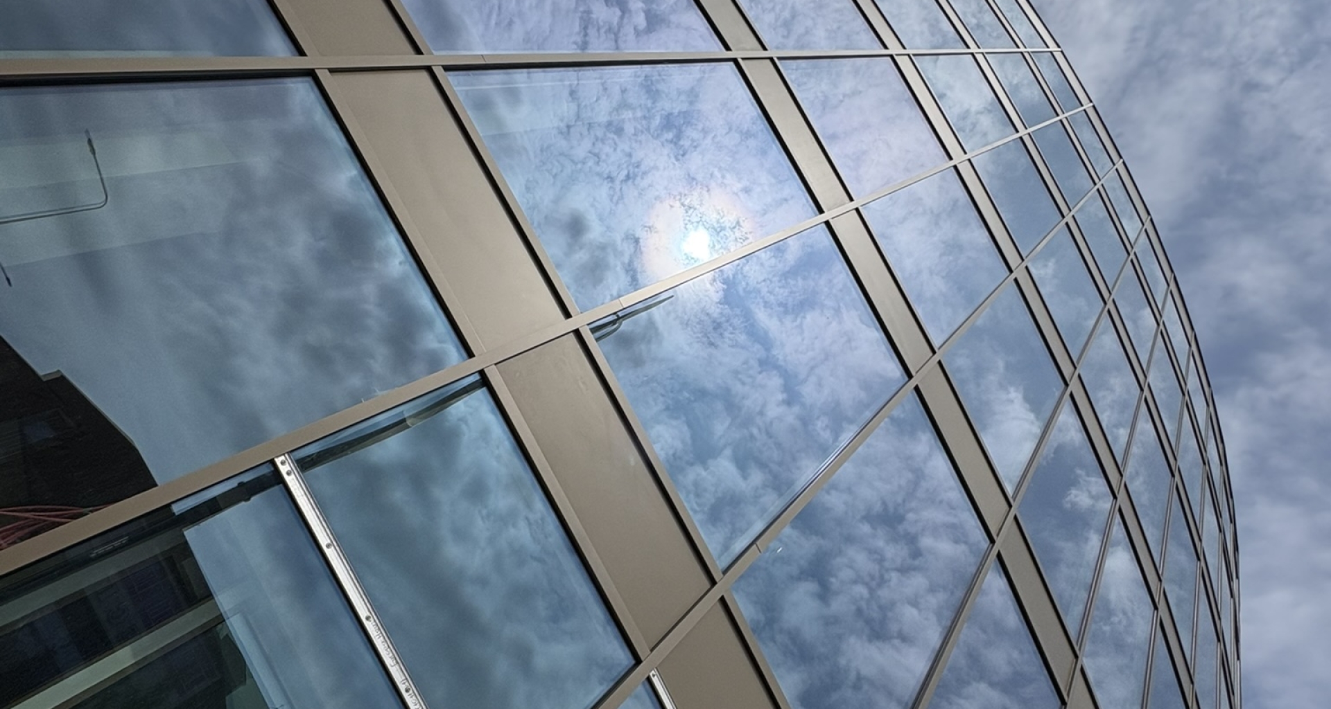 A hull landmark transformed using aluk’s sl52 curtain walling